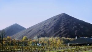 _85164639_t8500117-coal_slag_heaps-spl