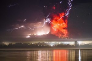 calbuco-eruption-night